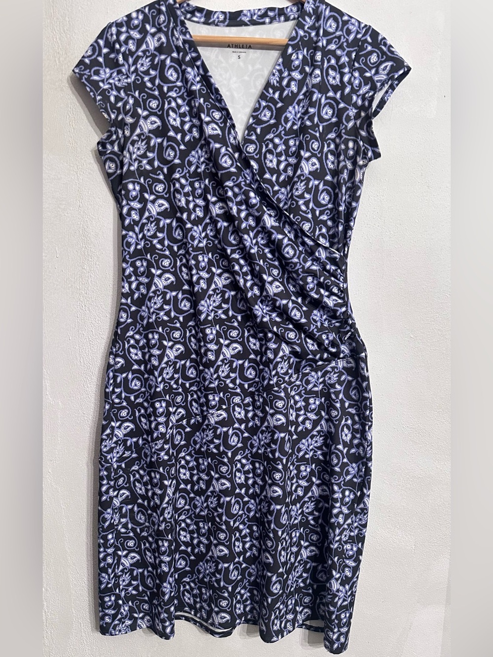 Athleta Women’s Floral Print Faux Wrap Nectar V Neck Dress Sz S Floral PurpleBlk